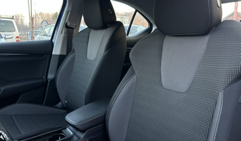 SKODA Octavia  | przedni | Manualna | 110 KM | Niebieski full