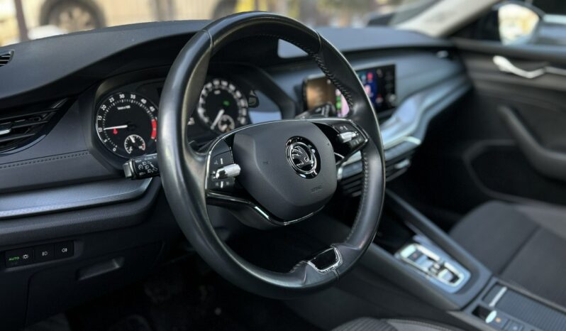 SKODA Octavia  | przedni | Automatyczna | 150 KM | Czarny full