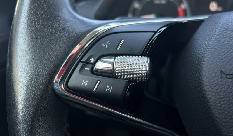 SKODA Octavia  | przedni | Automatyczna | 110 KM | Niebieski full