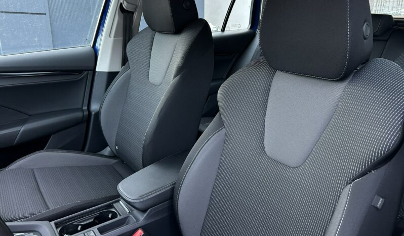 SKODA Octavia  | przedni | Automatyczna | 110 KM | Niebieski full