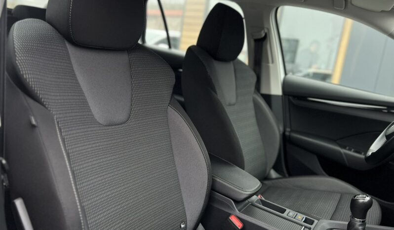 SKODA Octavia  | przedni | Manualna | 115 KM | bialy full