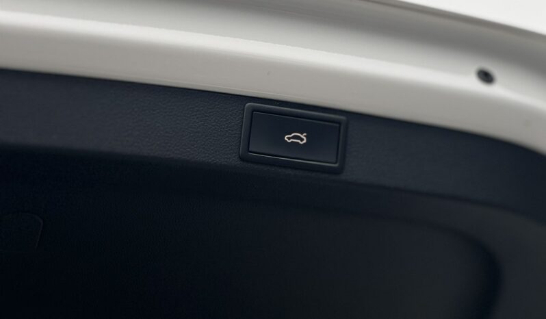 SKODA Octavia  | przedni | Manualna | 115 KM | bialy full