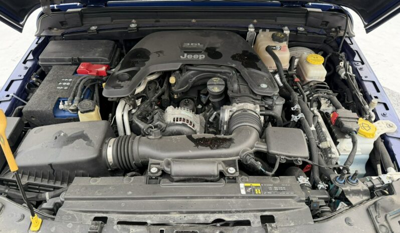 JEEP Wrangler | 4×4 Stały | Manualna | 284 KM | niebieski ciemny full