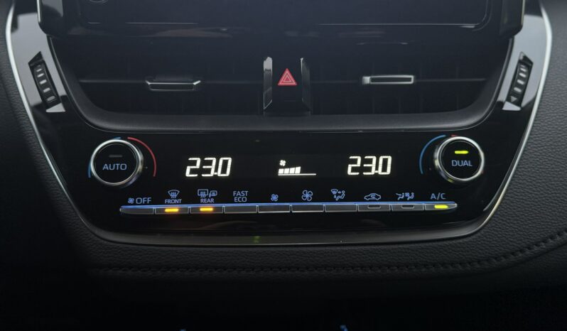 TOYOTA Corolla  | przedni | Automatyczna | 125 KM | bialy full