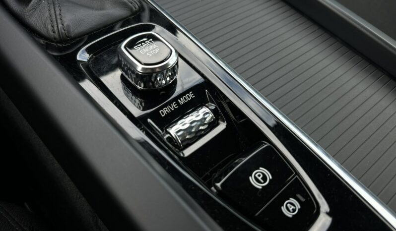 VOLVO V60  | przedni | Automatyczna | 150 KM | Srebrny full