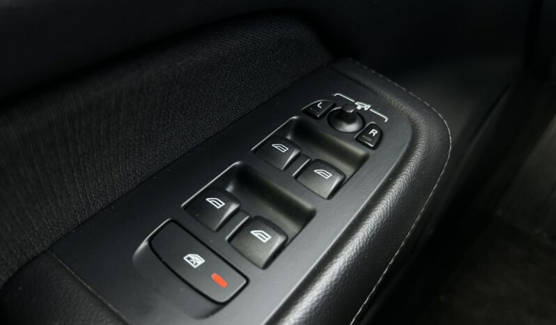 VOLVO V60  | przedni | Automatyczna | 150 KM | Srebrny full