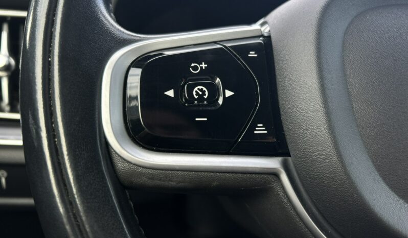 VOLVO V60  | przedni | Automatyczna | 150 KM | Srebrny full