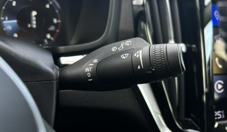 VOLVO V60  | przedni | Automatyczna | 150 KM | Srebrny full