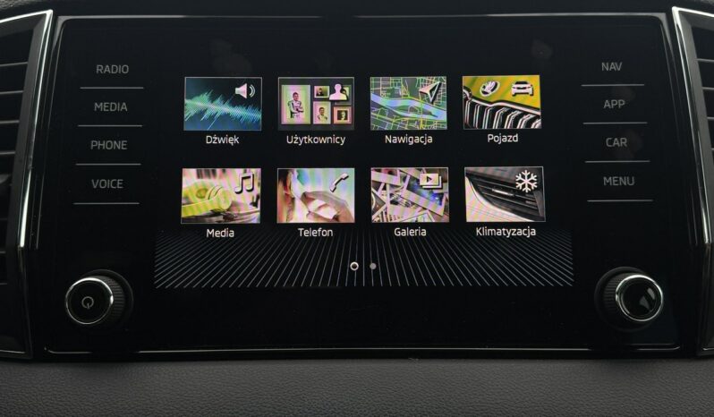 SKODA Karoq | przedni | Automatyczna | 150 KM | Granatowy full