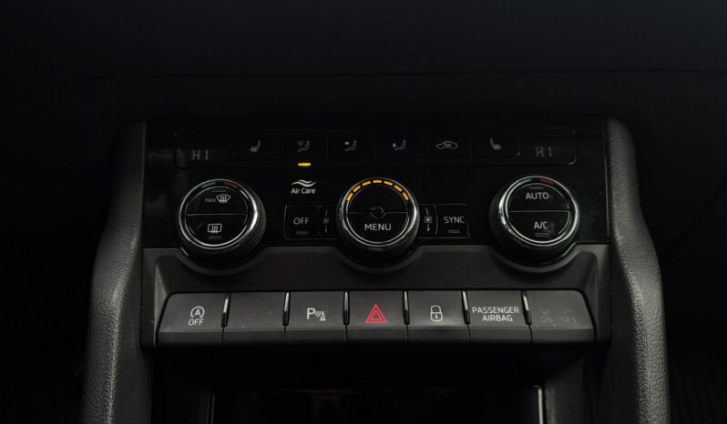 SKODA Karoq | przedni | Automatyczna | 150 KM | Granatowy full