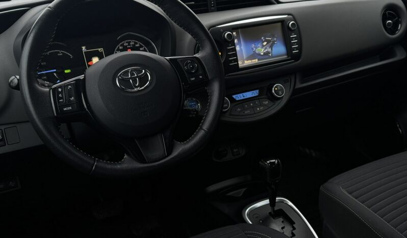 TOYOTA Yaris  | przedni | automatyczna_bezstopniowa | 100 KM | Srebrny full