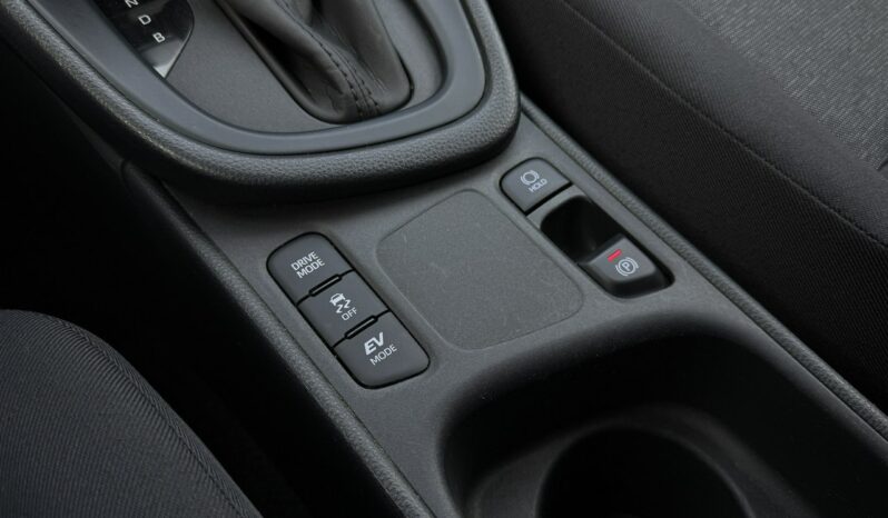 TOYOTA Yaris  | przedni | automatyczna_bezstopniowa | 116 KM | bialy full