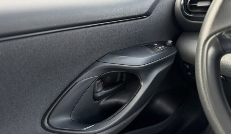 TOYOTA Yaris  | przedni | automatyczna_bezstopniowa | 116 KM | bialy full