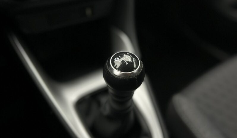 TOYOTA Yaris  | przedni | Manualna | 125 KM | bialy full