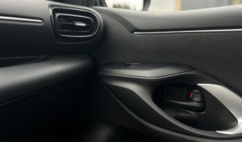 TOYOTA Yaris  | przedni | Manualna | 125 KM | bialy full