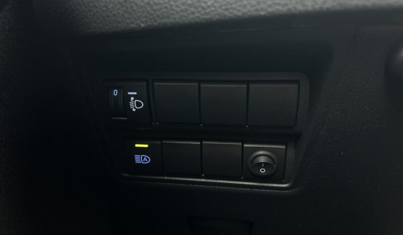 TOYOTA Yaris  | przedni | Manualna | 125 KM | bialy full