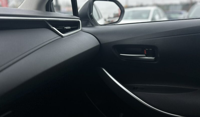 TOYOTA Corolla  | przedni | Manualna | 125 KM | bialy full