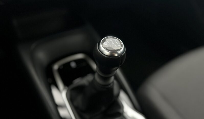 TOYOTA Corolla  | przedni | Manualna | 125 KM | bialy full