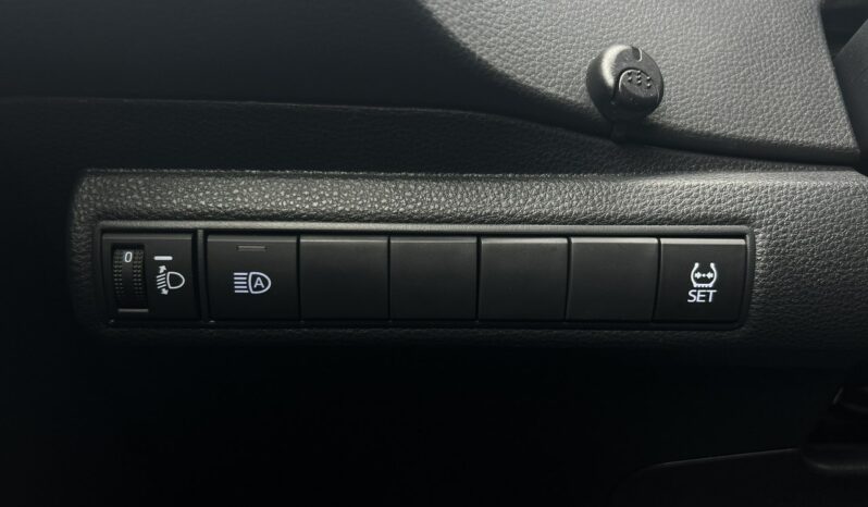 TOYOTA Corolla  | przedni | Manualna | 125 KM | bialy full