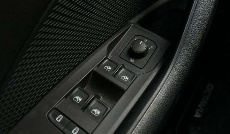 SKODA Octavia  | przedni | Automatyczna | 150 KM | Szary full