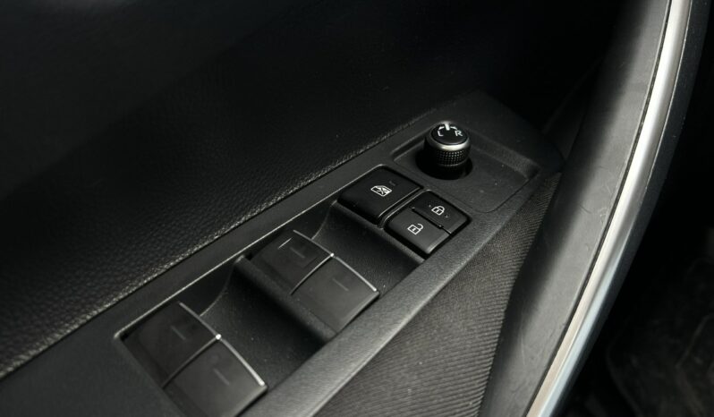 TOYOTA Corolla  | przedni | Manualna | 125 KM | bialy full