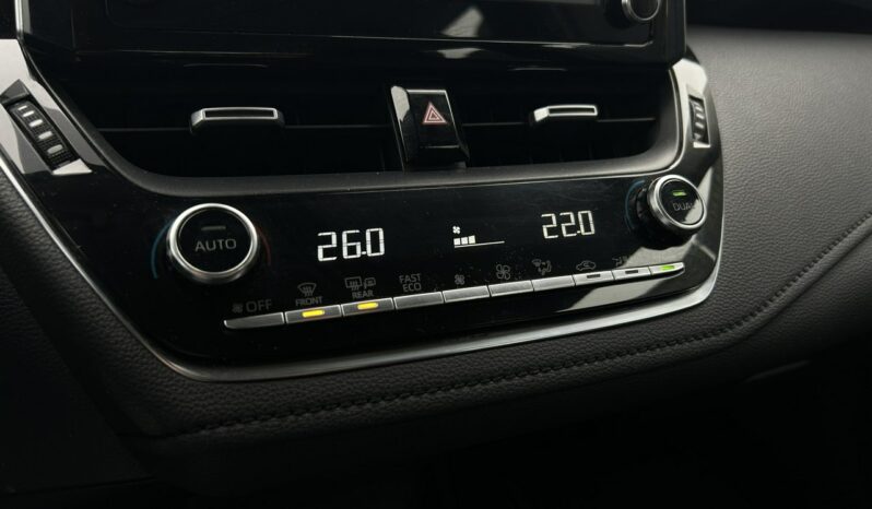 TOYOTA Corolla  | przedni | Automatyczna | 125 KM | Czarny full