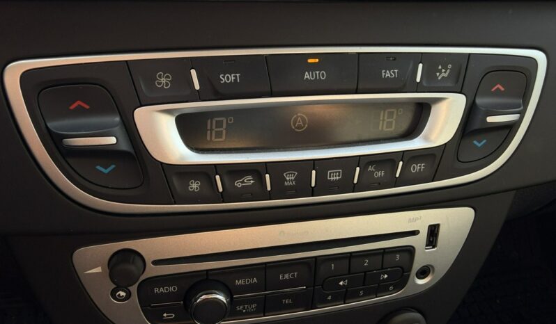 RENAULT Megane  | FWD (przód) | Manualna | 130 KM | Srebrny full