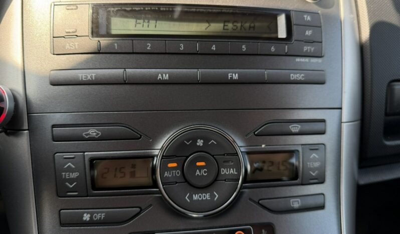 TOYOTA Auris  | FWD (przód) | Automatyczna | 132 KM | Czarny full