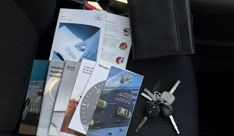 TOYOTA Auris  | FWD (przód) | Automatyczna | 132 KM | Czarny full