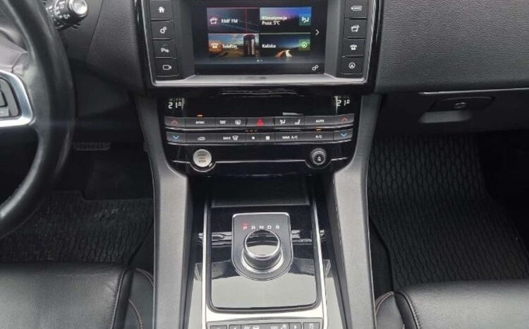 Jaguar F-Pace | 4×4 (doł. automatycznie) | Automatyczna | 240 KM | Szary full