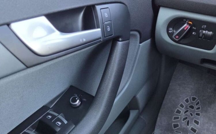 AUDI A3  | FWD (przód) | Automatyczna | 105 KM | Biały full