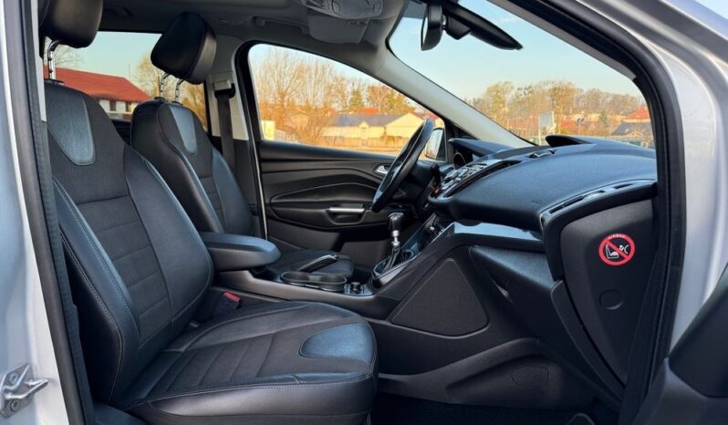 FORD Kuga  | 4×4 (doł. automatycznie) | Manualna | 140 KM | Srebrny full