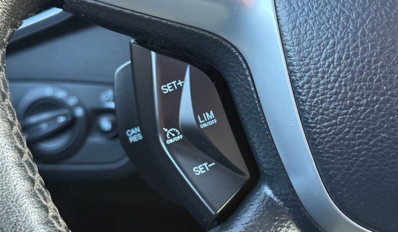 FORD Kuga  | 4×4 (doł. automatycznie) | Manualna | 140 KM | Srebrny full