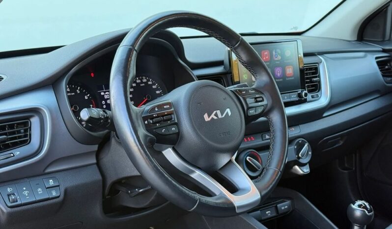 KIA Stonic  | FWD (przód) | Manualna | 84 KM | Bordowy full
