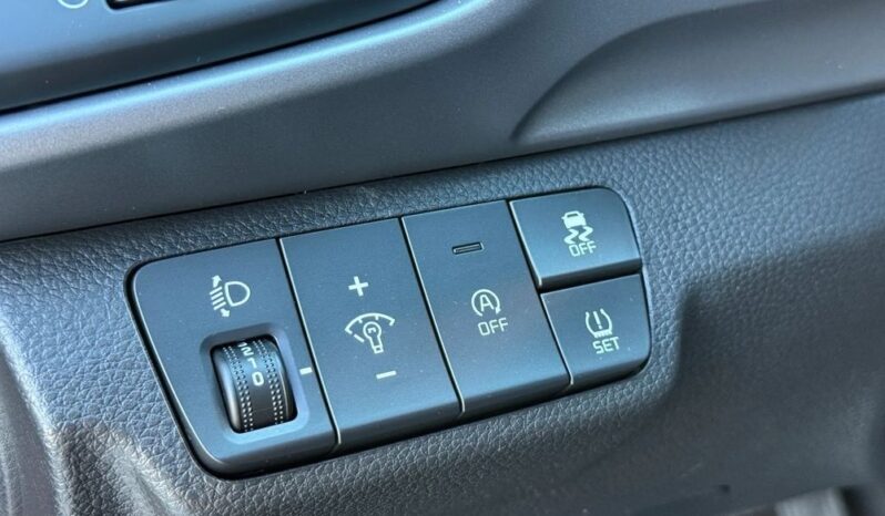 KIA Stonic  | FWD (przód) | Manualna | 84 KM | Bordowy full