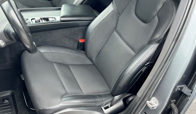 VOLVO   XC 60    250 KM    Automatyczna    FWD (przód)    Szary full