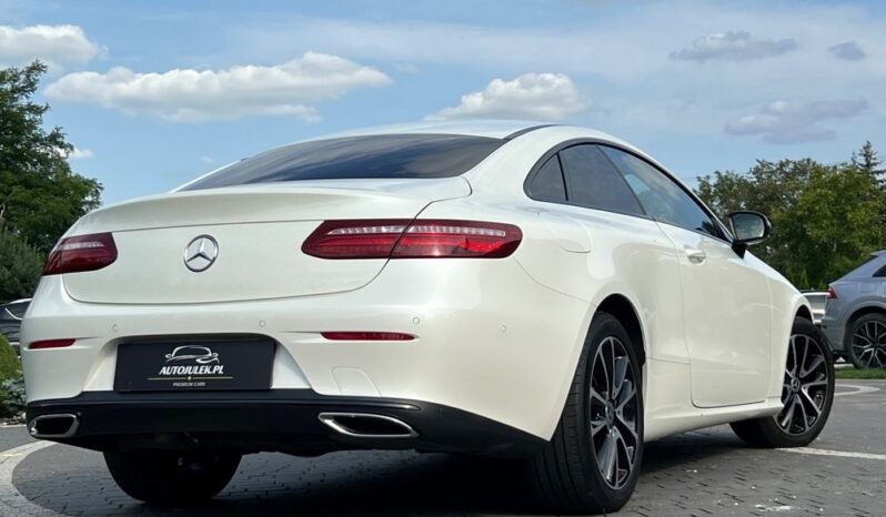 MERCEDES-BENZ   Klasa E    194 KM    Automatyczna    RWD (tył)    Biały full