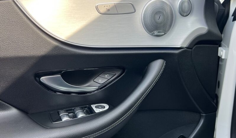 MERCEDES-BENZ   Klasa E    194 KM    Automatyczna    RWD (tył)    Biały full