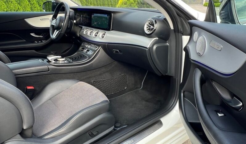 MERCEDES-BENZ   Klasa E    194 KM    Automatyczna    RWD (tył)    Biały full