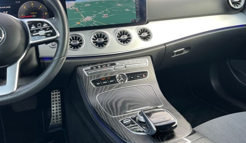 MERCEDES-BENZ   Klasa E    194 KM    Automatyczna    RWD (tył)    Biały full