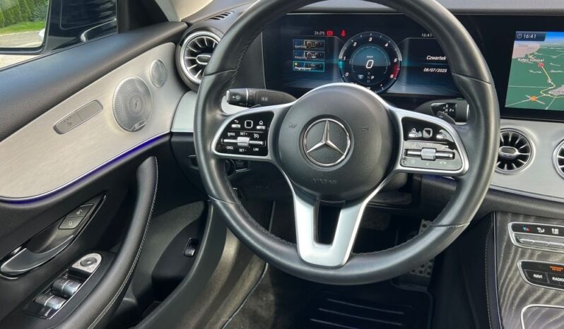 MERCEDES-BENZ   Klasa E    194 KM    Automatyczna    RWD (tył)    Biały full