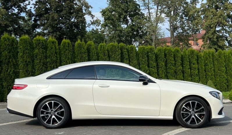 MERCEDES-BENZ   Klasa E    194 KM    Automatyczna    RWD (tył)    Biały full