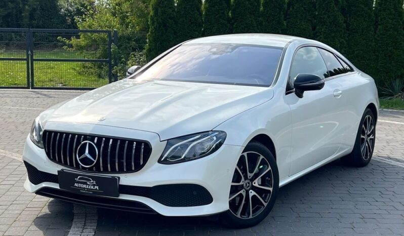 MERCEDES-BENZ   Klasa E    194 KM    Automatyczna    RWD (tył)    Biały full