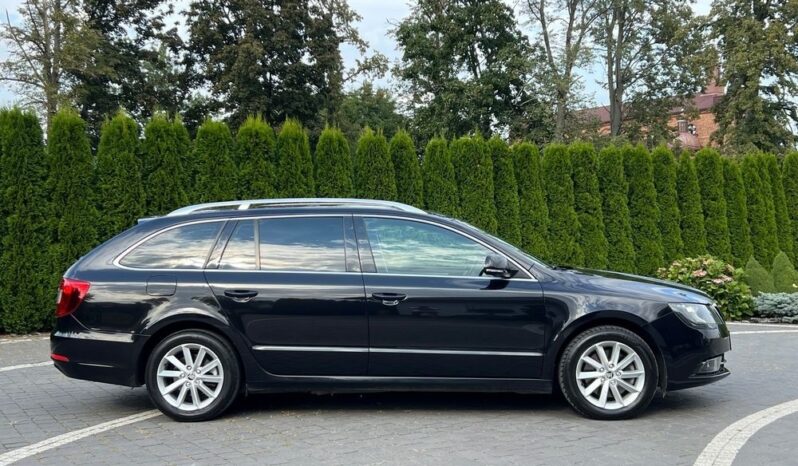 SKODA   Superb     140 KM    Manualna    FWD (przód)    Czarny full