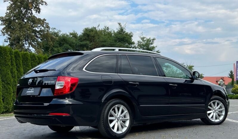 SKODA   Superb     140 KM    Manualna    FWD (przód)    Czarny full