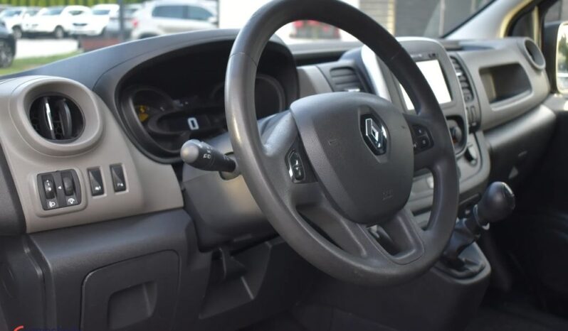 RENAULT   Trafic     121 KM    Manualna    FWD (przód)    Czarny full