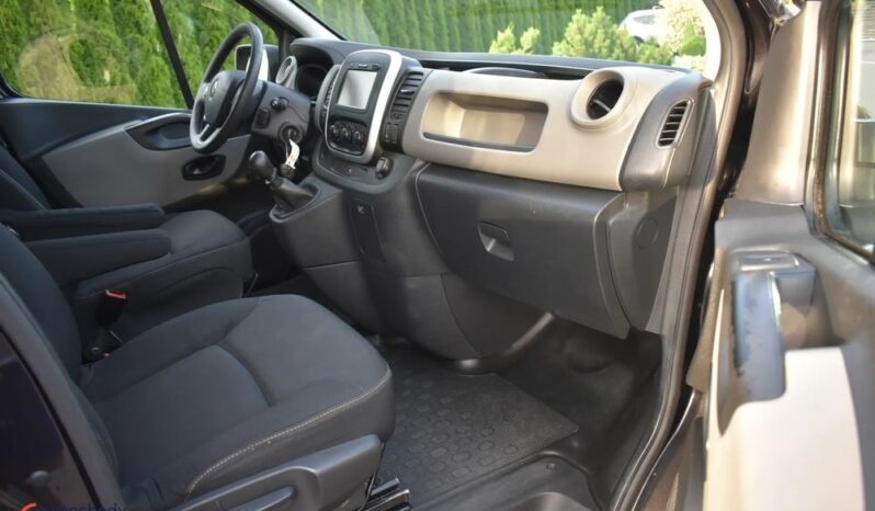 RENAULT   Trafic     121 KM    Manualna    FWD (przód)    Czarny full