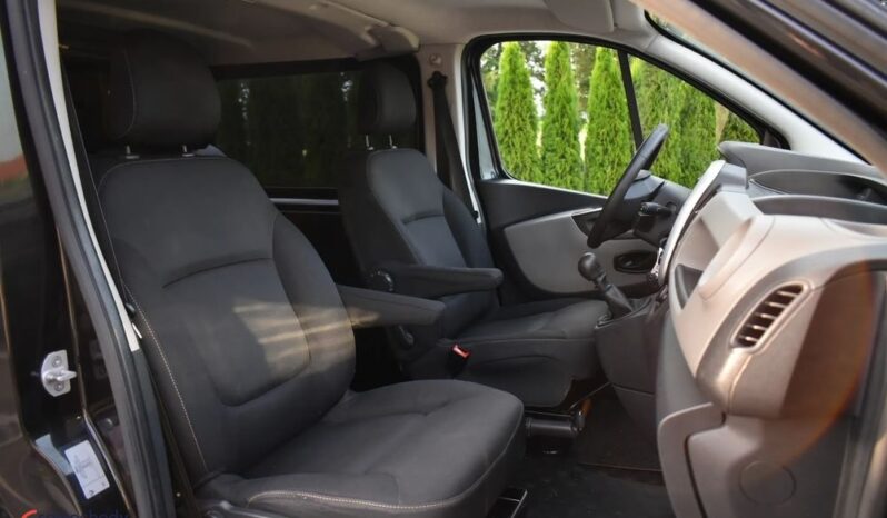 RENAULT   Trafic     121 KM    Manualna    FWD (przód)    Czarny full