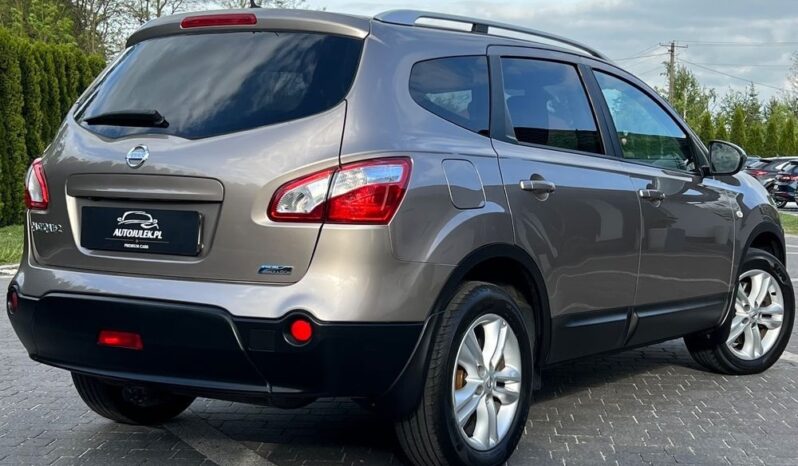 NISSAN   Qashqai+2     130 KM    Manualna    FWD (przód)    Brązowy full