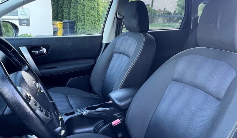 NISSAN   Qashqai+2     130 KM    Manualna    FWD (przód)    Brązowy full